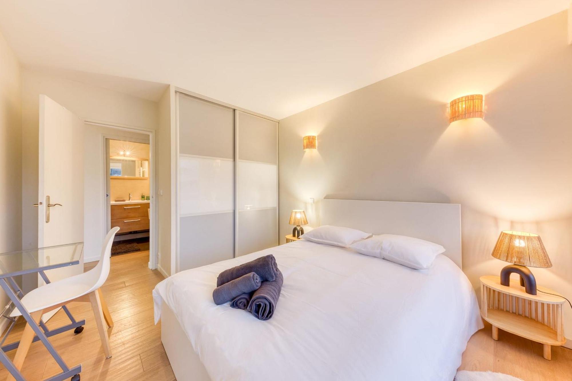 Grand Appartement Spacieux - Proche Paris Sèvres Esterno foto